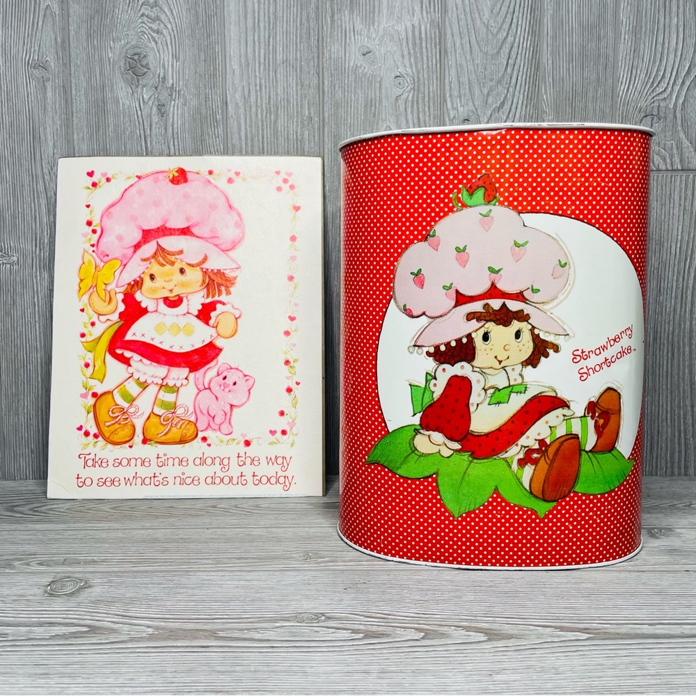 Vintage 80s Strawberry Shortcake Cheinco Metal Trash Can & wallart picture decor